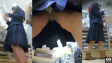 ã‚¤ãƒ¢ã£å¨˜åˆ¶æœKã¡ã‚ƒã‚“2äººã®ç´”ç™½ãƒ‘ãƒ³ãƒãƒ©