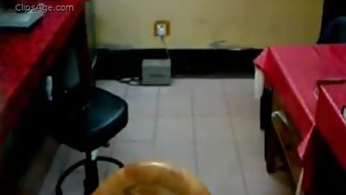 Desi computer technician rubbing pussy of nurse girl in clinic caught