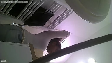 SPY007 - Toilet Spy - Indian teen ass