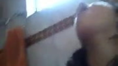 Indian teen chick masturbate in bathroom