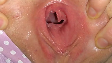 What a wonderfull gaping  teen pussy wide open