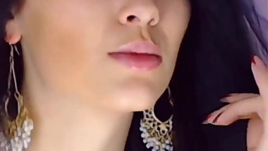 beautiful brunette suck fingers