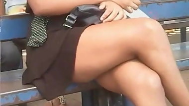 Sentada distra sainha curta up teen 411