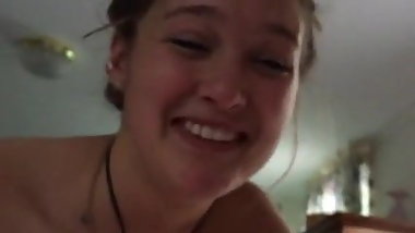 Schuelerin im Auto gefickt!