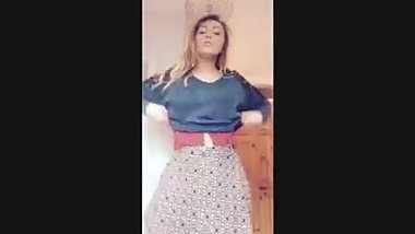 Hot Gal Teasing Everyone On Cam