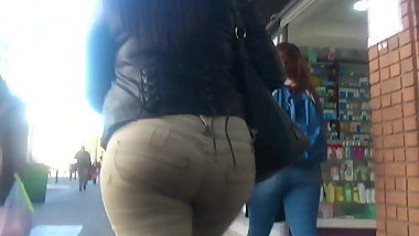 Huge Round Butt Cheeks