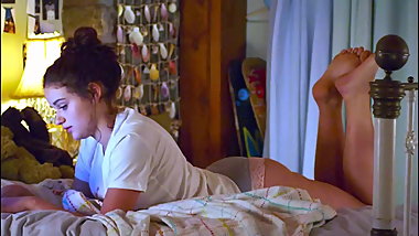 Joey King - fantastic teenage ass in panties