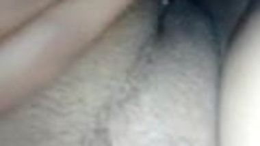 novinha gordinha brincando com a pepeka