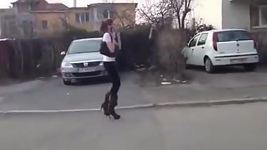 CUTE TEEN DOLL - GIRL WALKING ON HIGH HEELS - CARS