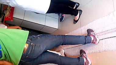 Novinha empinou a bunda para provocar