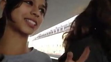 Mir rutscht der Tanga in die falsche Ritze!