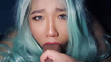 BLUE HAIRED ASIAN SUCKING BIG BLACK DILDO