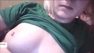 Young woman with small tits play on charoulette