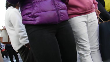 BootyCruise: Black Jeans Babe 1