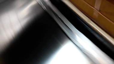 Upskirt calcinha branca atoladinha da gostosa