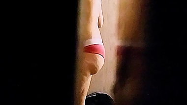 Thick sis gettin' dressed