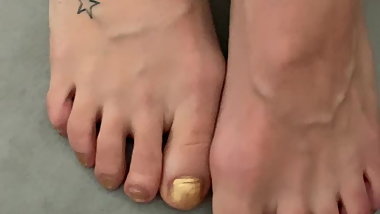 Sexy golden Christmas Toes