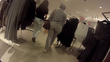 big ol pawg booty at the mall dawgone girl!!!