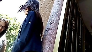 Bajo falda de embarazada 2