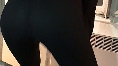 Disco babe shakes ass