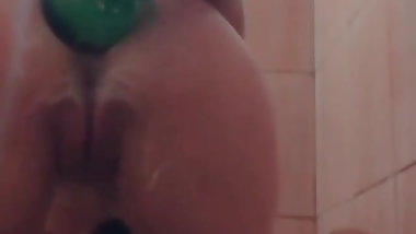 Malko kurve si puha butilka v zadnika