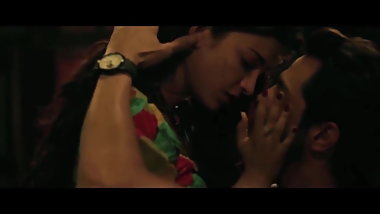 Desi girl shruti kisses