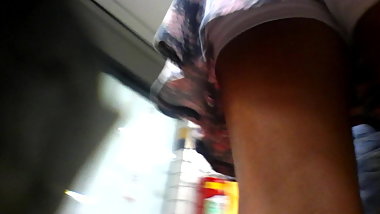 Moreninha Teen De Vestido e Shorts Branco