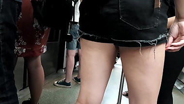 09 Flaca con piernas largas