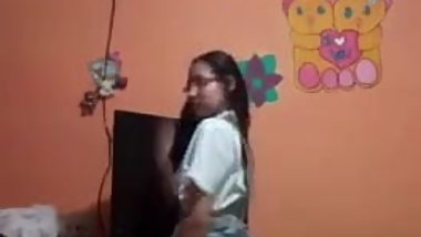 SCHOOLGIRL DANCING