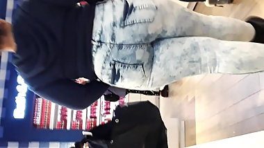 Thick mixed teen keep pulling that up