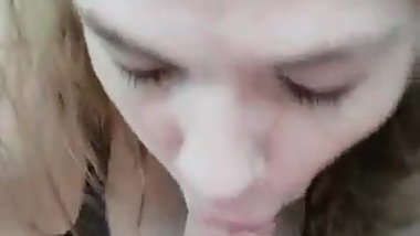 Amateur Teen Blowjob im Auto