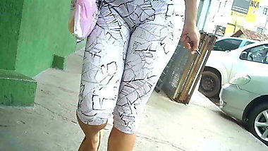 bucetonas bem destacada na roupa colada big pussy hot A17