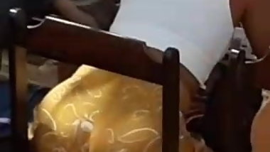 Bunda com calcinha marcando