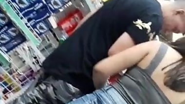 Bunduda com o corno do lado