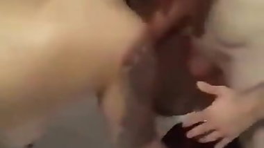 KOCASI TUTUYOR ben Sikiyorum