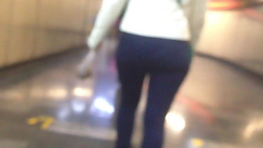 nice teen ass, culito en el metro