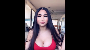 Paloma Mami sexy bikini