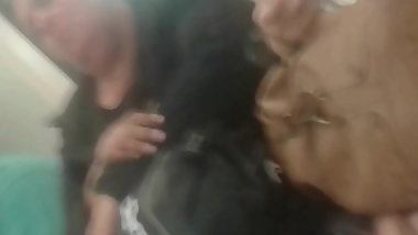 siguiendo a tetona despistada en el metro y unos culitos 1