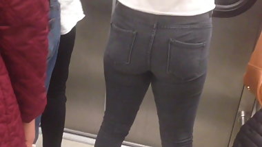 Teen ass metro, culitos entallados