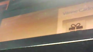 jeune malgache qui se masturbe avec une aubergine