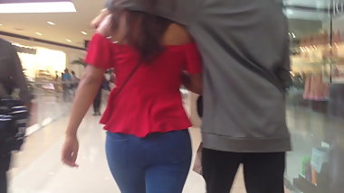 Teens at mall, culitos de compras