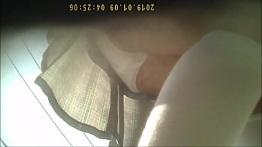 bajo faldas blankito