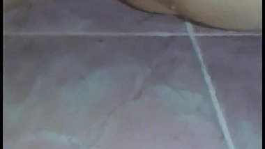 Turkish girl ceren pissing