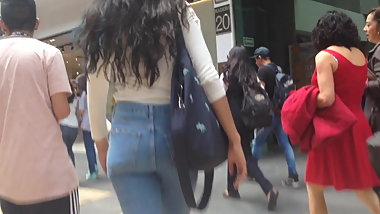 Teen ass, culitos caminando