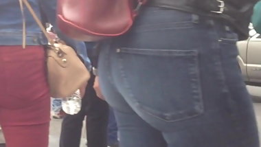 Two asses, sexy jeans, culos deliciosos