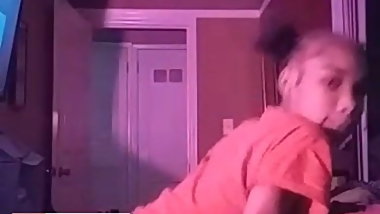 Legal teen is flashing boobs and ass on Periscope