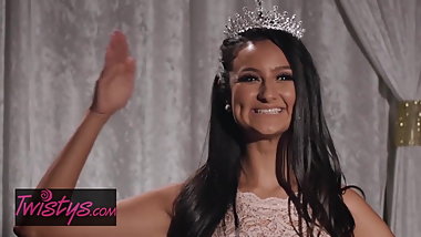 Mom Knows Best - Eliza Ibarra , Reagan Foxx - Teen Dream