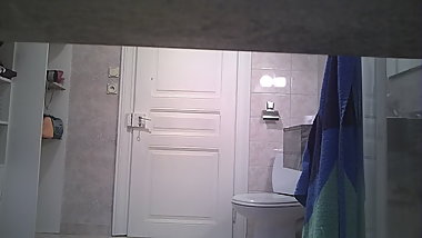 camera cacher douche teens 18 ans avec des beaux petit seins
