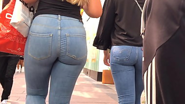 PAWG SKIN TIGHT JEANS