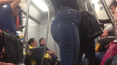 big ass on jeans, culo grandote de jovencita